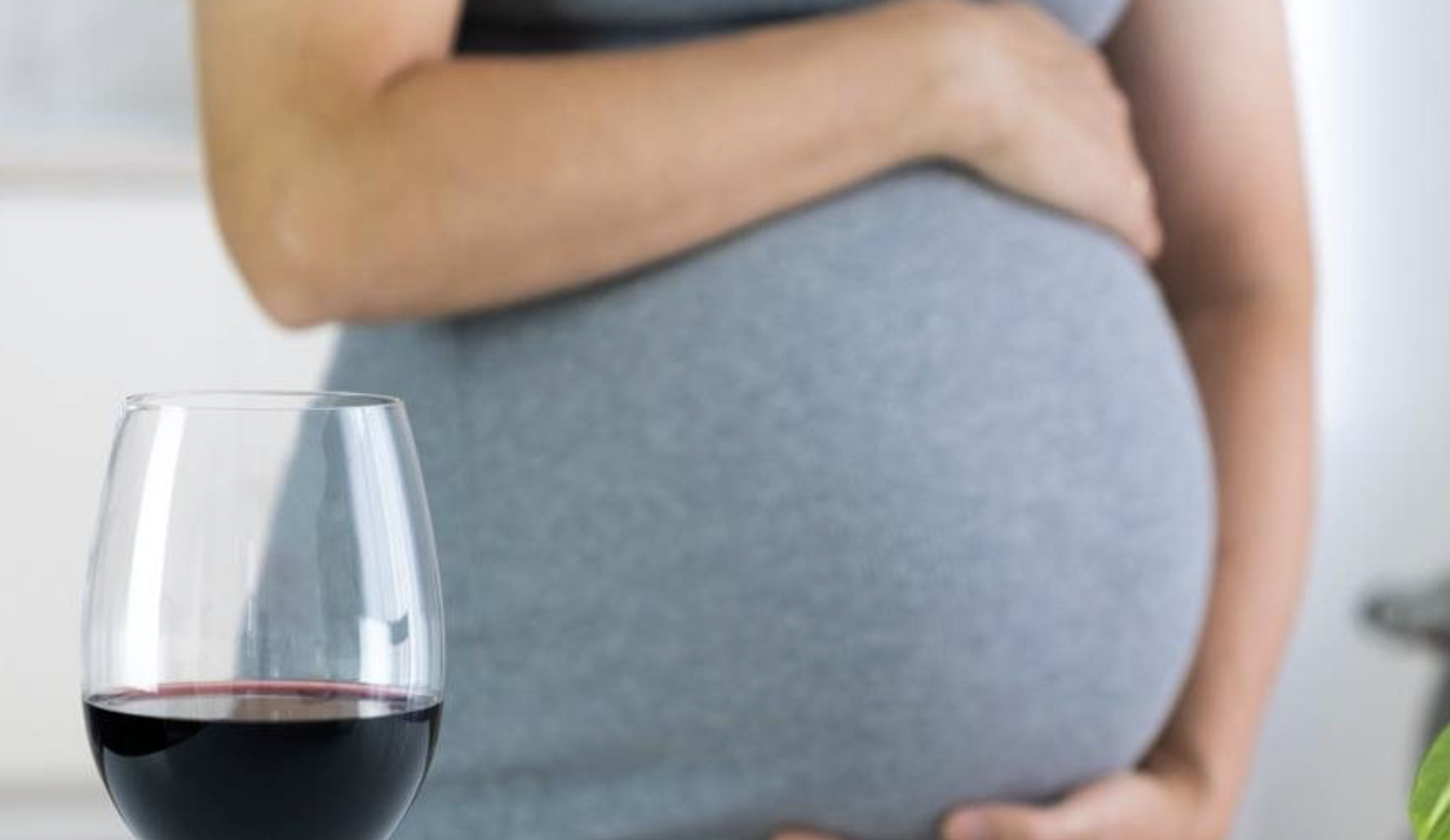 Alcohol retailers exploiting pregnancy warning loophole, putting babies at risk